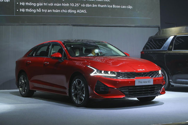 Giá lăn bánh Kia K5 2022 vừa ra mắt ở Việt Nam, đối thủ của Toyota Camry