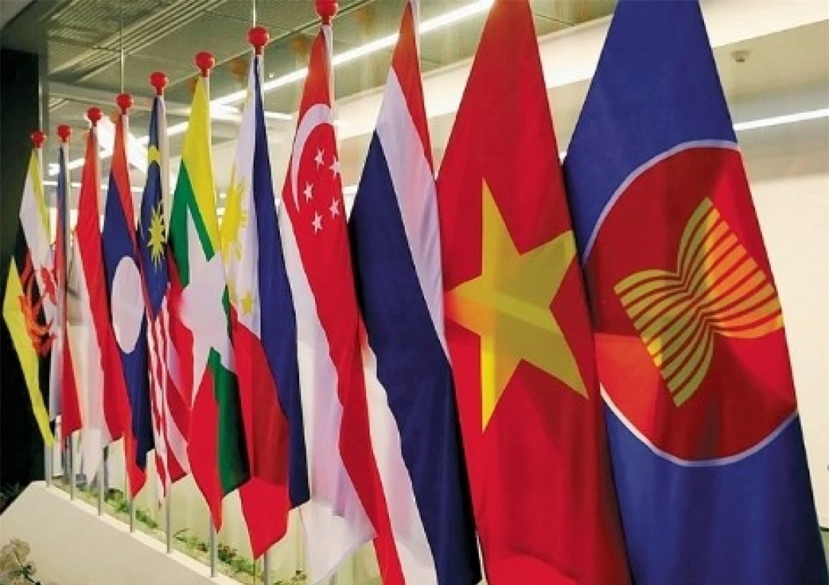 Với tư cách Chủ tịch ASEAN năm 2020, thành viên ASEAN năm 2021, Việt Nam đã đưa ra nhiều sáng kiến, đề xuất, giải pháp phòng chống COVID-19.