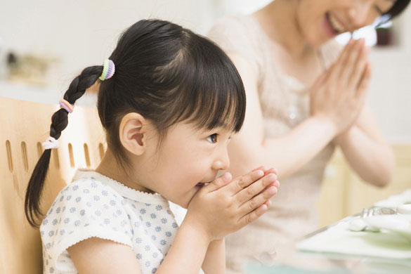 Nếu có con gái, mẹ hãy nhớ dạy con 4 điều này để con tự tin, kiêu hãnh tỏa sáng khắp mọi nơi