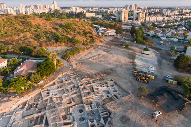 Phát hiện nhà máy sản xuất rượu vang 1.500 năm tuổi lớn nhất ở vùng Thánh địa Israel