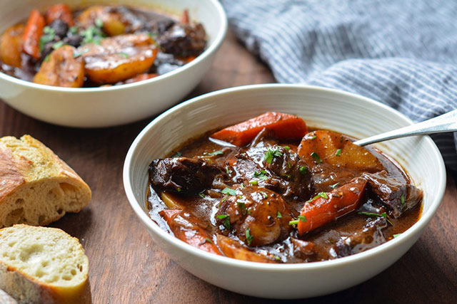 Đầu bếp tiết lộ: Cách hầm thịt bò nhanh nhừ, thơm mềm lại hết sạch mùi hôi
