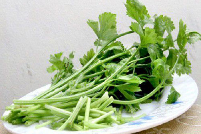 Ngăn ngừa bệnh tật mỗi ngày với cần tây