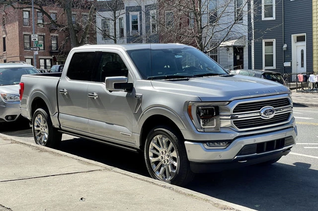 2. Ford F-150 Limited 2021 (giá khởi điểm: 70.825 USD).