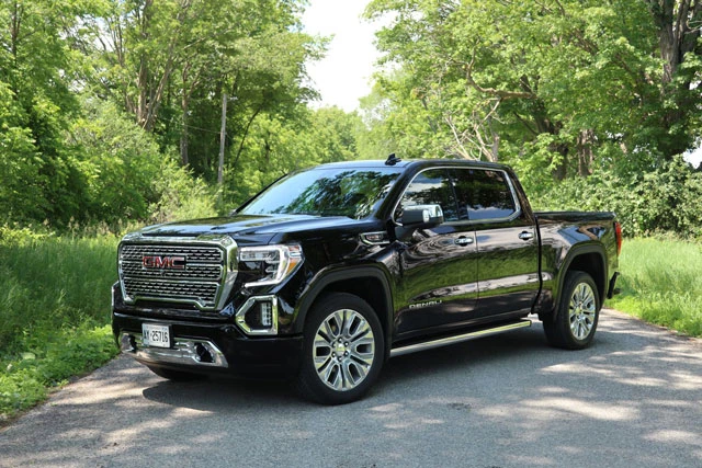 3. GMC Sierra 1500 Denali 2021 (giá khởi điểm: 63.485 USD).