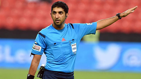 Trọng tài xử ĐT Trung Quốc thắng ĐT Việt Nam cầm còi trận Việt Nam vs Nhật Bản