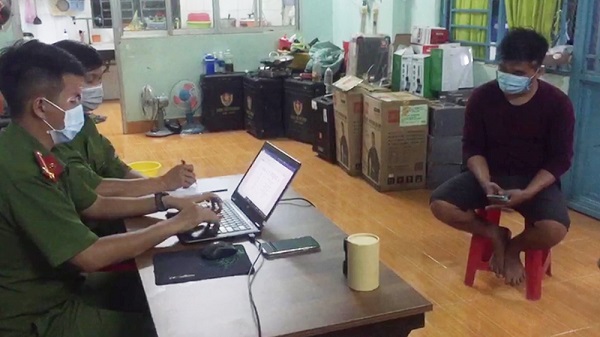 An Giang: Tài xế vận chuyển lậu gần 6.000 linh kiện quạt gió 