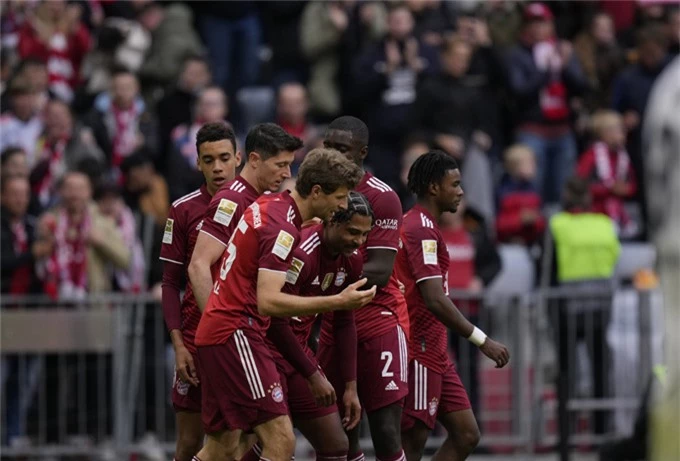 Bayern có chiến thắng tưng bừng trên sân nhà để củng cố ngôi đầu bảng