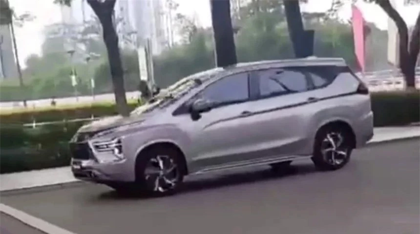 Mitsubishi Xpander ban nang cap 2022 lo dien anh 1