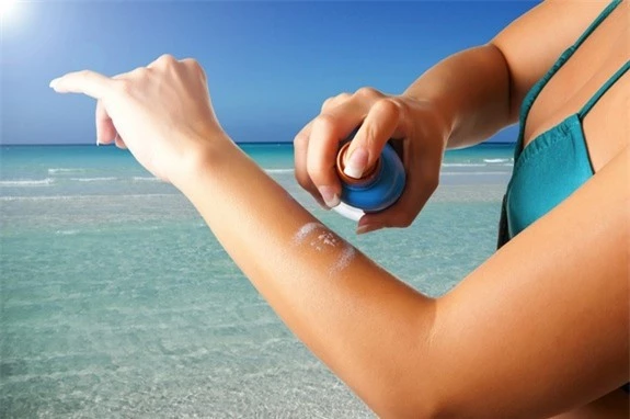 Kem chống nắng bảo vệ các vùng da trên cả thể, tránh tổn thương sâu hơn, đặc biệt vùng da rám nắng