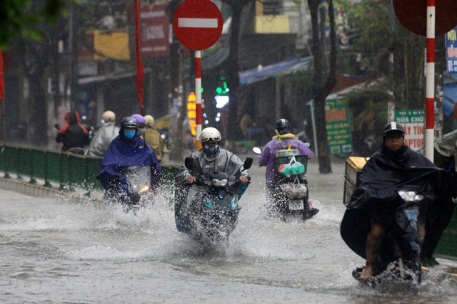 Áp thấp nhiệt đới hình thành trên Biển Đông, cách đảo Song Tử Tây khoảng 220km