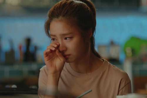 Nửa đêm khuya khoắt thấy chồng ngồi viết thư, tôi lén điều tra thì phát hiện sự thật anh chôn giấu 2 năm qua