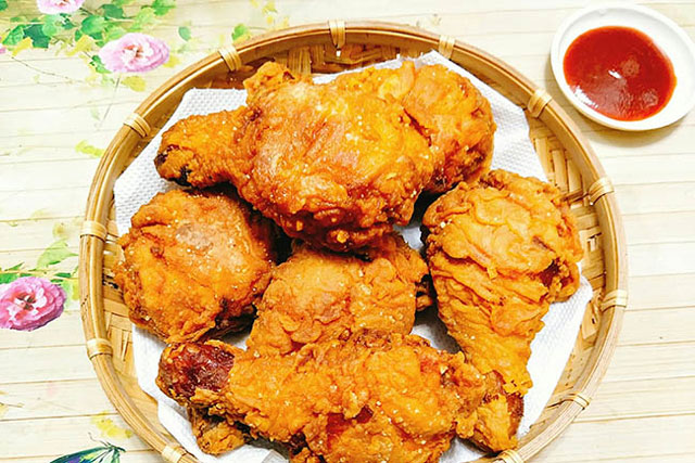 Rán gà da giòn thịt mềm thơm đơn giản tại nhà, ai ăn cũng gật gù khen ngợi