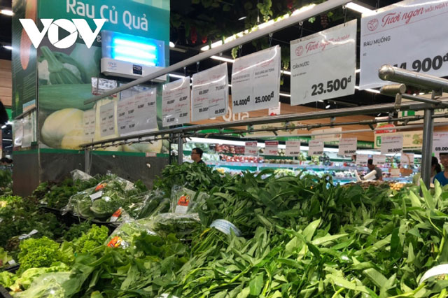 Rau xanh tăng giá phi mã ở Hà Nội, ít nhất 2 tuần nữa mới giảm