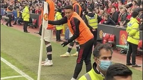 Tại sao Lingard bức xúc dù không dự trận MU vs Liverpool?