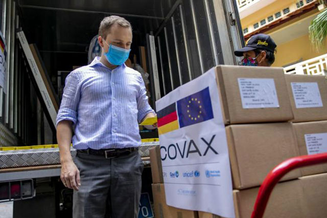 Việt Nam tiếp nhận hơn 2,6 triệu liều vaccine Pfizer do Mỹ trao tặng