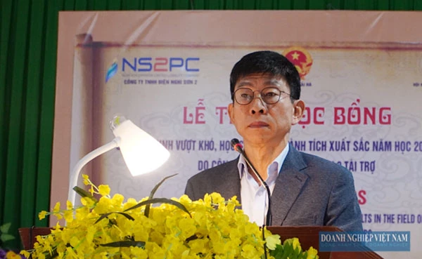 Ông HeeYoung Park, Phó TGĐ kiêm Giám đốc Dự án, Công ty TNHH Điện Nghi Sơn 2 phát biểu tại buổi Lễ.