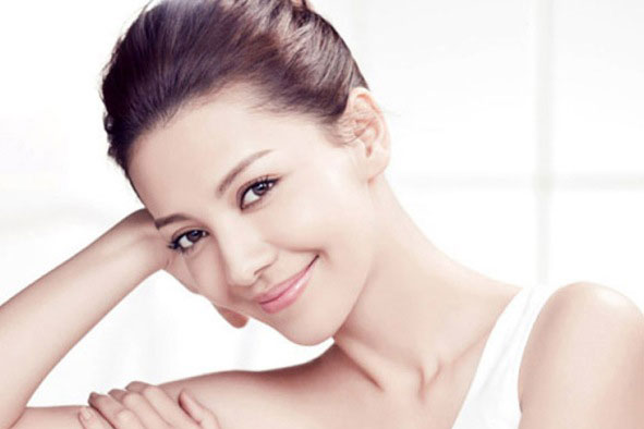 Dưỡng trắng vùng da cổ đen sạm đơn giản tại nhà