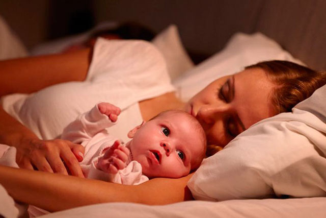 Chuyên gia mách mẹ tuyệt chiêu giúp con ngủ ngoan suốt đêm, tránh tình trạng ngủ ngày cày đêm