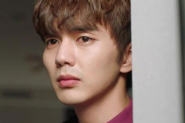 Nghe vợ bị tai nạn, tôi cuống cuồng lao đến bệnh viện, để rồi khi nhìn thấy người nằm giường bên cạnh cô ấy mà đau điếng