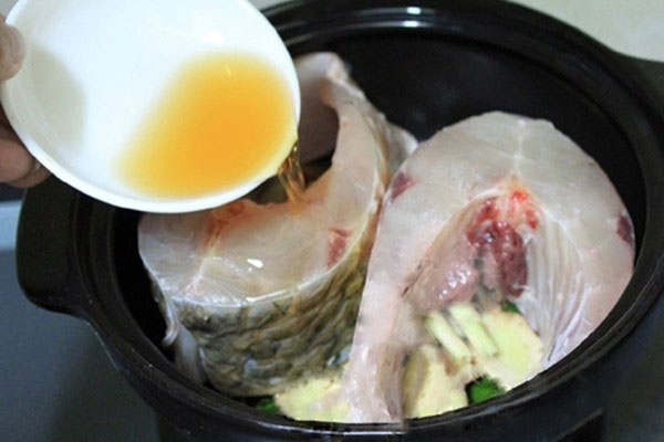 Làm cá kho riềng thơm ngon khó cưỡng, ai ăn cũng "nghiện"