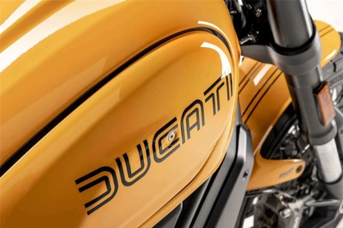 Cận cảnh mô tô cổ điển Ducati Scrambler 1100 Tribute Pro 2022 hoàn toàn mới 8