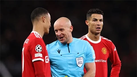 Ronaldo phát điên với Greenwood ở trận MU thua Liverpool