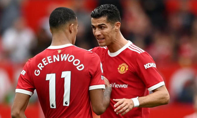 Ronaldo phát điên với Greenwood ở trận thua Liverpool