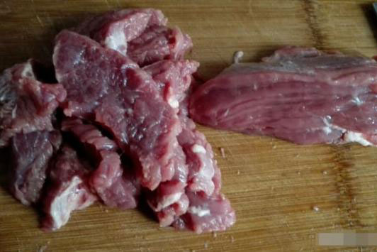 Thịt bò xào muốn không tanh, không khô dai chỉ cần làm theo mẹo nhỏ này