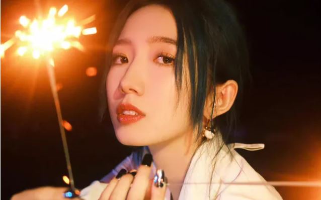 Dính lùm xùm tình cảm, Mạnh Mỹ Kỳ công khai xin lỗi, Trần Lệnh Thao tự tử