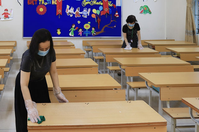 "Không thể đợi phủ hết vaccine mới cho học sinh đi học trở lại"