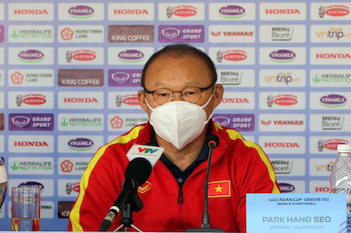 HLV Park Hang Seo không hài lòng với lối chơi của U23 Việt Nam