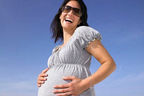 Mẹo ăn uống an toàn cho bà bầu vi vu nghỉ mát