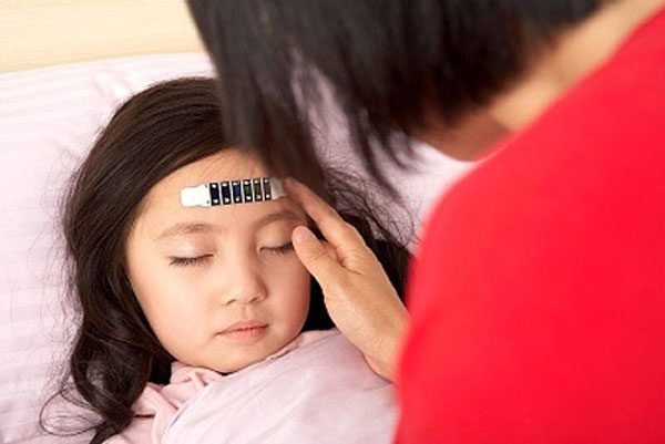 Các mẹo hạ sốt kịp thời cho trẻ em