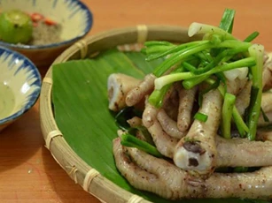 Quên chân gà nướng đi, làm ngay 2 cách hấp chân gà ngon tuyệt cú mèo này đảm bảo ai cũng thích mê