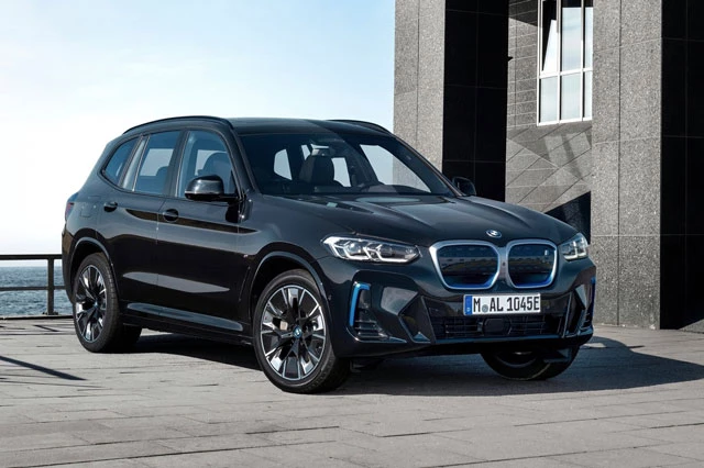 10. BMW iX3 (vận tốc tối đa: 180 km/h).