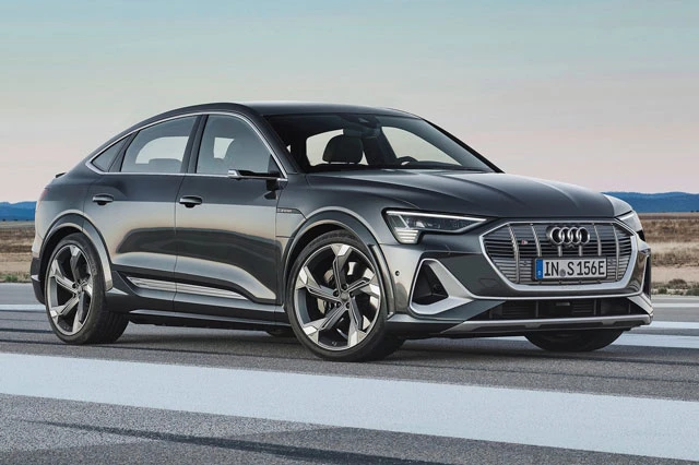 =4. Audi E-Tron S Sportback (vận tốc tối đa: 209 km/h).