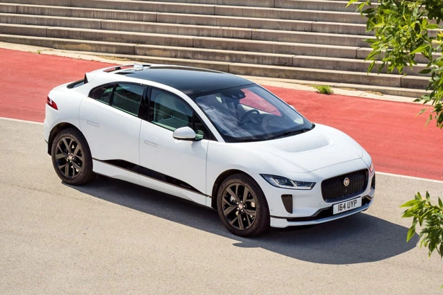 =7. Jaguar I-Pace (vận tốc tối đa: 200 km/h).