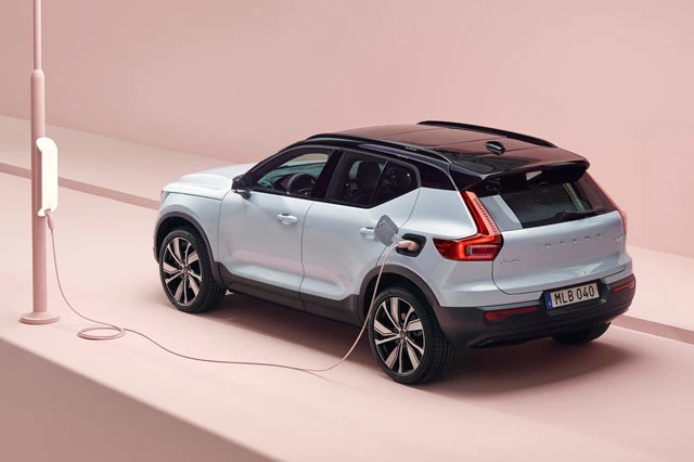 9. Volvo XC40 P8 Recharge (vận tốc tối đa: 182 km/h).