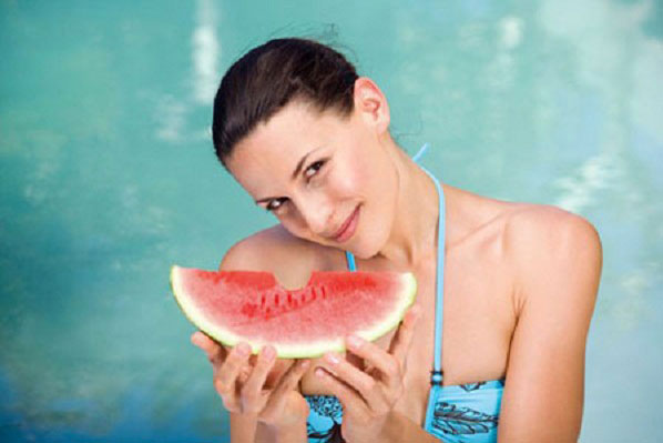 Công thức đẩy bật mụn trứng cá nhờ mặt nạ dưa hấu