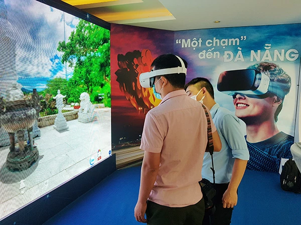 Trải nghiệm ứng dụng VR360 “Một chạm” đến Đà Nẵng 