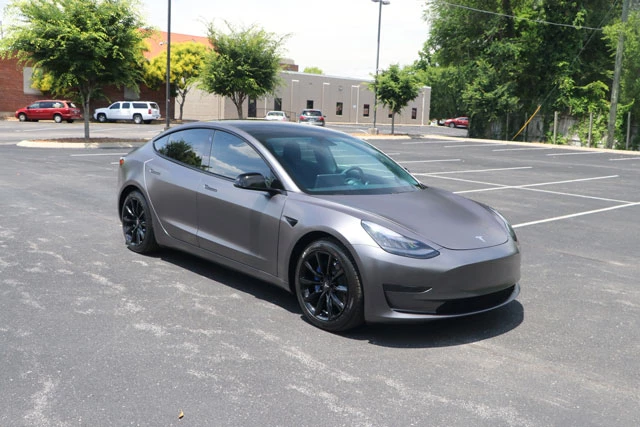 1. Tesla Model 3 (doanh số: 17.392 chiếc).