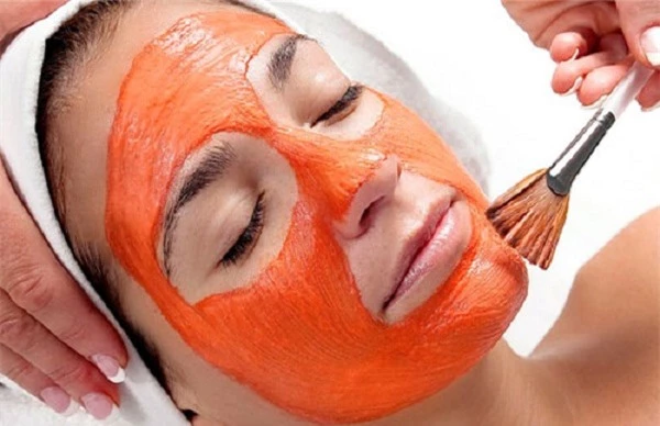 Sử dụng mặt nạ cà rốt ddieeuf trị hiệu quả mụn đầu đen cho làn da hốn hợp. Ảnh minh họa