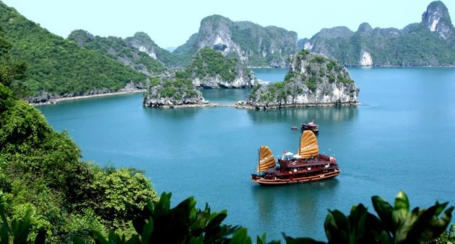 Khuyến khích đón khách theo tour trọn gói, khép kín để đảm bảo an toàn cho du khách khi đến Quảng Ninh.