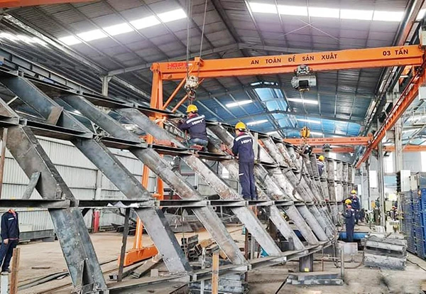 Công ty Hà Giang Phước Tường Mechanical sản xuất kết cấu thép mái vòm "Cánh diều bay cao" chuẩn bị lắp đặt cho Công viên vườn tượng APEC