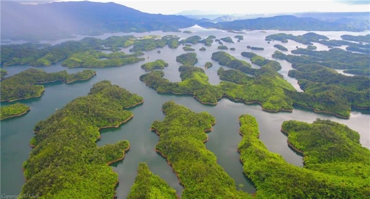 Ngắm non nước kỳ vĩ của tuyệt tác thiên nhiên ‘vịnh Hạ Long’ thứ 2 ở Việt Nam - 1