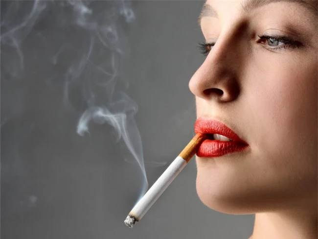 Thói quen có hại cho sứckhỏe, chủ yếu là nguy hại cho thận là hút thuốc nhiều