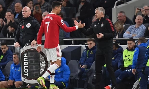 Với 1 bàn thắng và 1 pha kiến tạo, Ronaldo đã giúp Solskjaer thở phào trong chốc lát