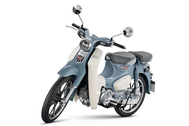 Honda Super Cub C125 ABS 2022 màu xanh trắng (nhạt). 