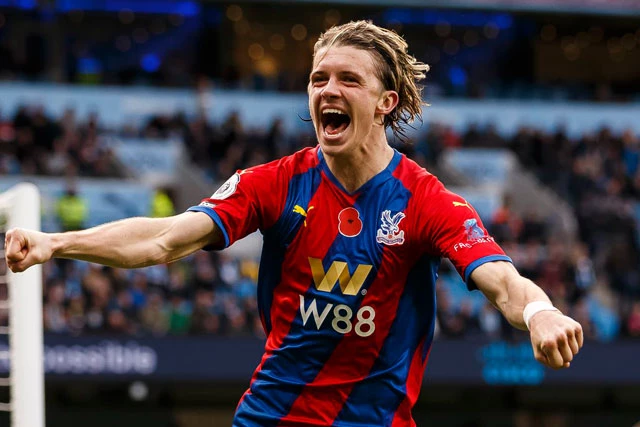 Tiền vệ trung tâm: Conor Gallagher (Crystal Palace).