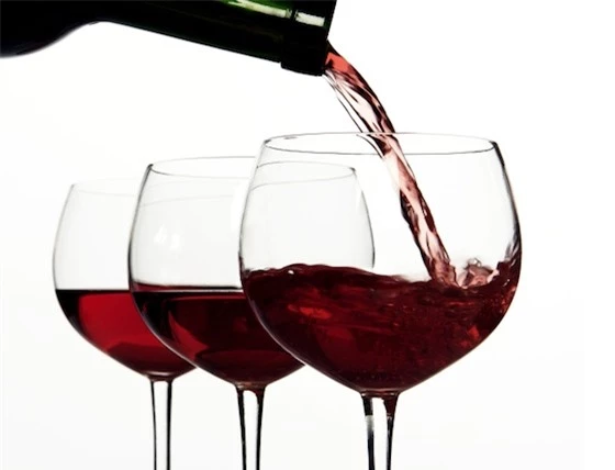 Rượu vang đỏ là bí quyết làm đẹp để có một làn da mịn màng